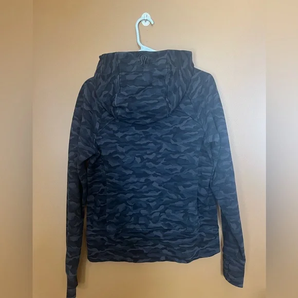 Lululemon Scuba Hoodie
Sequoia Camo
Size 10 - Picture 7 of 13